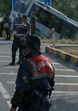 Isparta’da Korkunç Kaza! Tur Otobüsü Şarampole Yuvarlandı: Çok Sayıda Yaralı Var