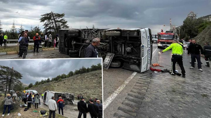 Isparta’da yolcu midibüsü devrildi: 16 yaralı