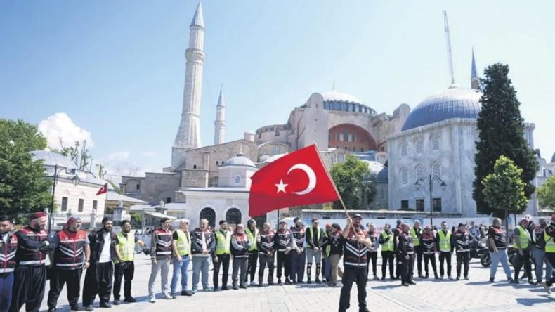 İstanbul Şölene Hazır