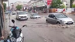 İstanbul’u Sağanak ve Dolu Vurdu: Yollar Gölle Doldu!