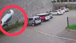İstinat Duvarından Site Bahçesine Düşen Otomobilin Sürücüsü Hayatını Kaybetti