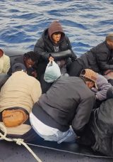 İzmir Çeşme’de 24 Düzensiz Göçmen Kurtarıldı