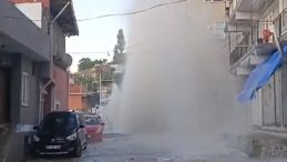 İzmir’de İsale Hattı Patladı; 4 Araç Zarar Gördü