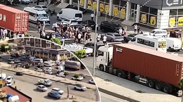 İzmir’de Otomobile Tüfekli Saldırı; 3 Kişi Hayatını Kaybetti, 1 Yaralı