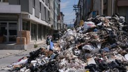İzmir’deki Esnafları Şoka Uğratan Çöplük Manzarası