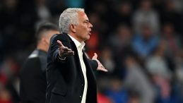 Jose Mourinho’dan Maç Sonu Hakem Tepkisi: “Konuşursam…”