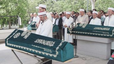 Kadıköy’deki evinde meydana gelen yangında yaşamını yitirmişti: Yazar Süha Oğuzertem, son yolculuğuna uğurlandı