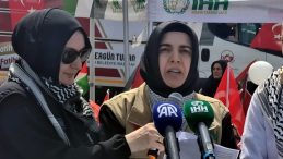 Kadınlar, İsrail’e karşı Nehirden Denize Özgür Filistin! için oturup dünyaya haykırdı!