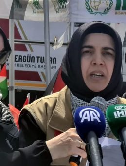 Kadınlar, İsrail’e karşı Nehirden Denize Özgür Filistin! için oturup dünyaya haykırdı!