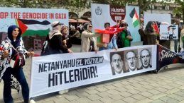 Kadınlar, İsrail’e Karşı Yağmura Rağmen Oturma Eylemini Sürdürüyor