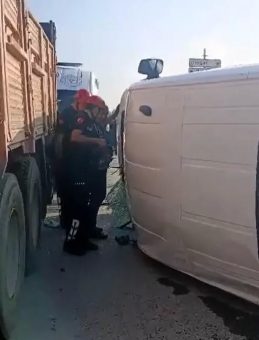 Kahramanmaraş’ta İşçi Servis Minibüsü ve Otomobil Çarpıştı; 12 Yaralı