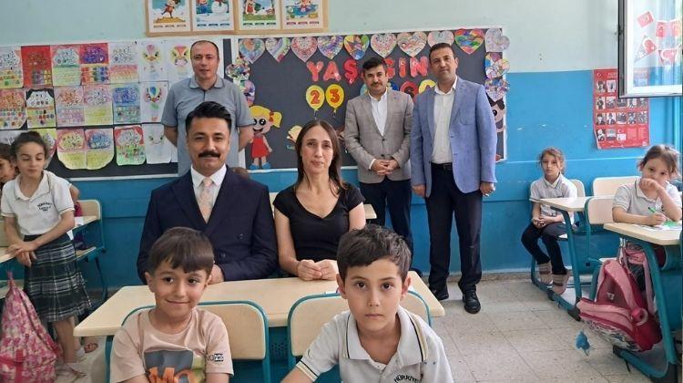 Kaymakamdan İlkokul Öğretmenine Vefa: 26 Yıl Sonra Duygusal Anlar