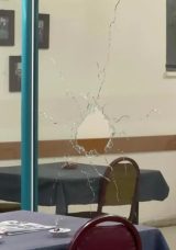 Kıraathanede büyük panik! Tartıştığı kişinin iş yerini kurşunladı