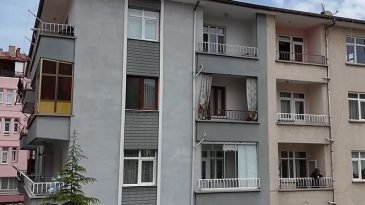 Kiracıdan haber alamayınca çilingirle evine girdi, kan donduran gerçekle karşılaştı! Buzdolabı ve dondurucuda poşetler içindeydi…