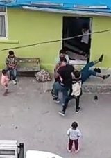 Kocaeli’de İki Grupların Tuğlalı Kavgası Görüntülendi!