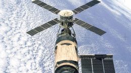‘Kosmos’ Dünya’ya Düşecek