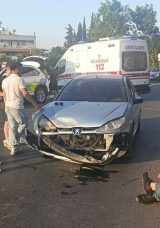 Manavgat’ta İki Araç Çarpıştı: Üç Kişi Yaralı