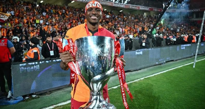 Maskeli Kahramanın Gözleri Dolaşacak!