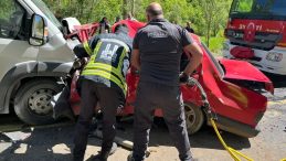Minibüs ile otomobil çarpıştı: 2 ölü, 1 yaralı