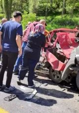 Minibüs ile otomobil çarpıştı; 2 ölü, 1 yaralı