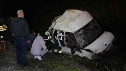 Minibüs Şarampole Devrildi; 1 Kişi Hayatını Kaybetti, 4 Kişi Yaralandı