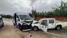 Minibüs ve Kamyonet Çarpışması: 1 Kayıp