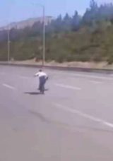 Motorun Üzerinde Canlarını Tehlikeye Attılar: 2 Magandanın Yarışı Büyük Fiyata Mal Oldu!