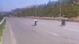 Motorun Üzerinde Canlarını Tehlikeye Attılar: 2 Magandanın Yarışı Büyük Fiyata Mal Oldu!