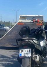 Motosiklet Sürücüsü, Yol Kenarındaki Belediye İşçisine Çarptı! 1’i Ağır 2 Yaralı