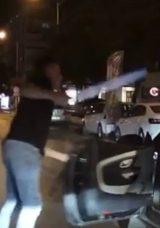 Motosikletliye Döner Bıçağı Çekti: O Sürücü Kıskıvrak Yakalandı!