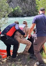 Munzur Nehri’nde can telaşı: Akıntıya kapılan adam bu sayede ölümden döndü!
