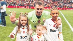 Muslera Türkiye Kariyerine Veda Etti!