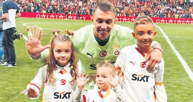 Muslera Türkiye Kariyerine Veda Etti!