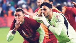 Muslera Uruguay’a, Günay Kulübeye!