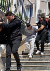 Müşteri kılığına giren hırsız telefonları alarak kaçtı!