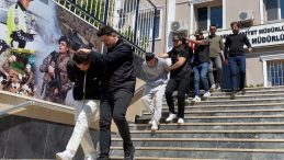 Müşteri kılığına giren hırsız telefonları alarak kaçtı!