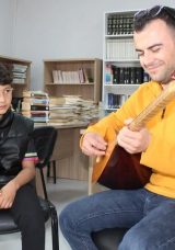 Öğretmenini Sokakta Keşfeden Genç, Hayatını Değiştirdi!