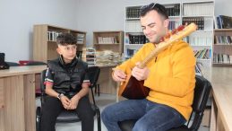 Öğretmenini Sokakta Keşfeden Genç, Hayatını Değiştirdi!