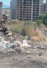 Örnekköy’de Çöp Yığınları Tepki Çekiyor