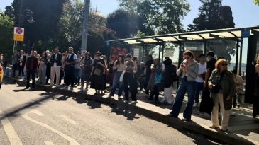 Özel Halk Otobüslerinin Kontak Kapatması Sonrası Duraklarda Yoğunluk