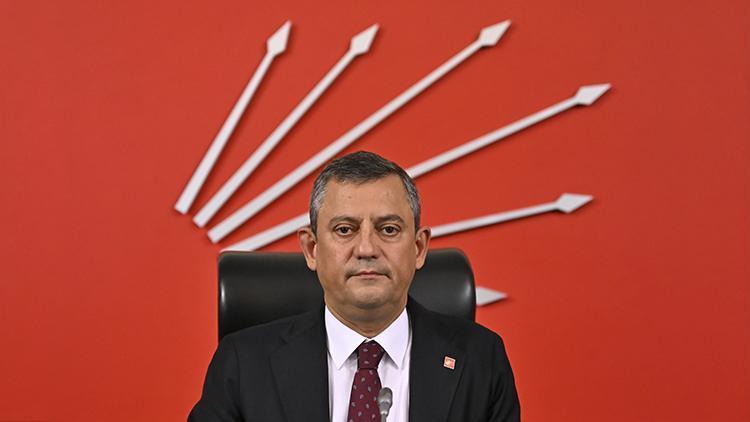 Özgür Özel, 10’uncu Cumhurbaşkanı Ahmet Necdet Sezer ve Eski CHP Genel Başkanlarıyla Bir Araya Geldi