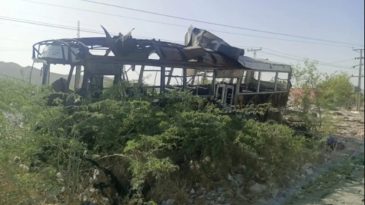 Pakistan’da vahşet: Çocukları taşıyan otobüs havaya uçuruldu