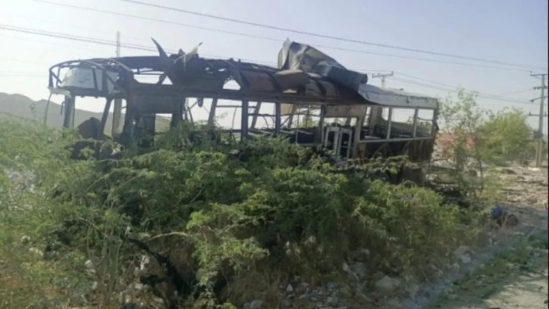 Pakistan’da vahşet: Çocukları taşıyan otobüs havaya uçuruldu