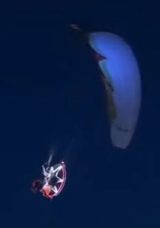 Paramotorla Yaptığı Gösteride Tekneye Çarptı
