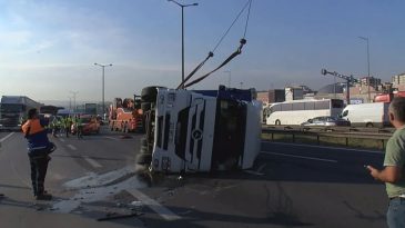 Pendik’te Tır Devrildi! Olay Yerine Ekipler Sevk Edildi
