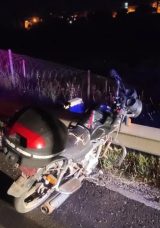 Polis Ekiplerinin Dikkati Olayı Aydınlattı! Bariyerlerde Sıkışmış Motosiklet Bulundu