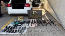 Polis Memurunun Araçta Saklanan Cephanelik Ortaya Çıktı