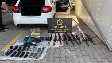 Polis Memurunun Araçta Saklanan Cephanelik Ortaya Çıktı