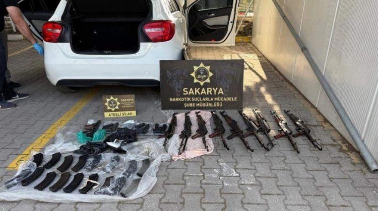 Polis Memurunun Araçta Saklanan Cephanelik Ortaya Çıktı