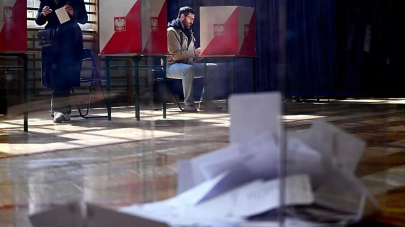 Polonya’da Seçim Günü: Yeni Cumhurbaşkanlığı İçin Şiddetli Rekabet Başlıyor